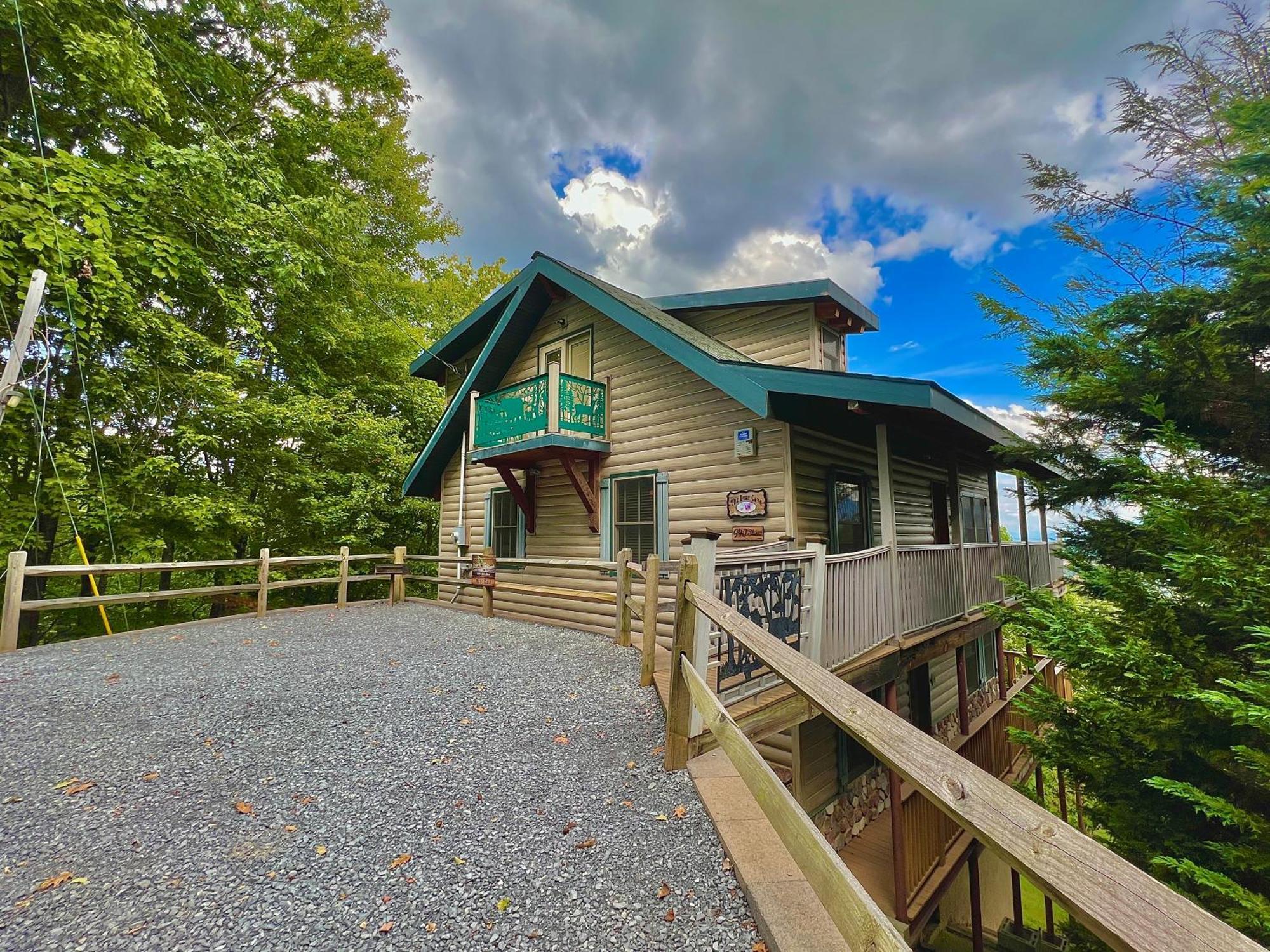 Bear Cave Villa แกตลิงเบิร์ก ภายนอก รูปภาพ